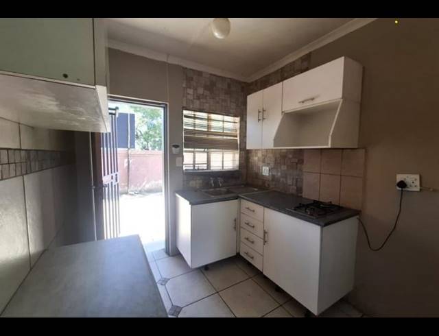 5 BEDROOM HOUSE FOR SALE IN SIMMERFIELD